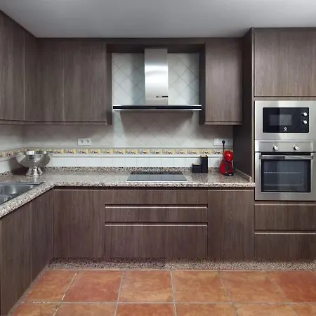 Treetops - Family With Heated Pool In