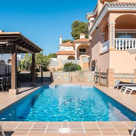 Treetops - Family With Heated Pool In *
